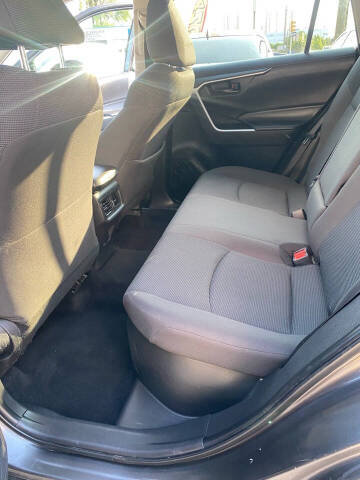 2022 Toyota RAV4 Hybrid LE