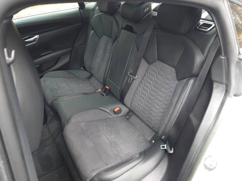 2023 Audi e-tron GT quattro Premium Plus