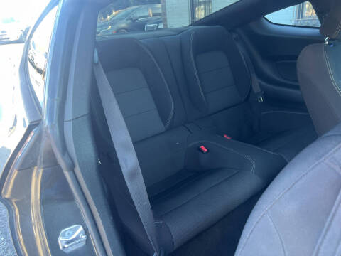 2017 Ford Mustang V6