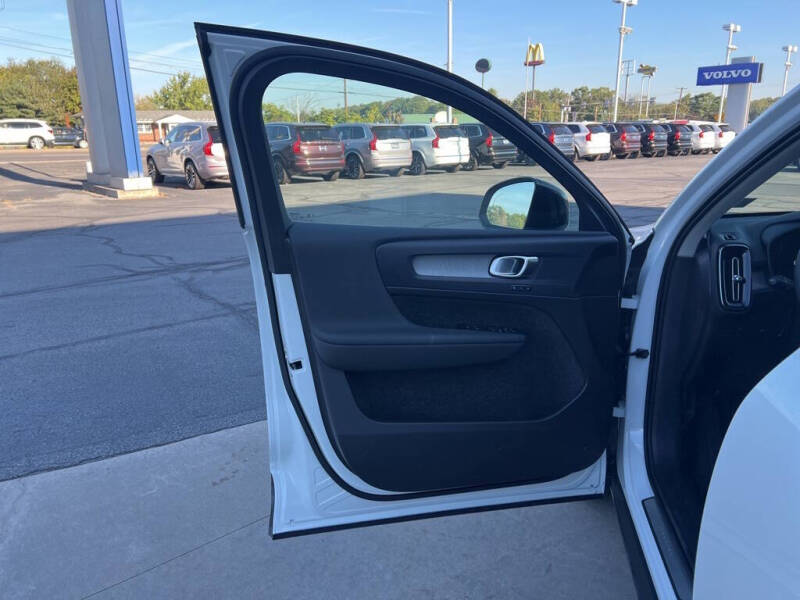 2026 Volvo XC40 B5 Plus