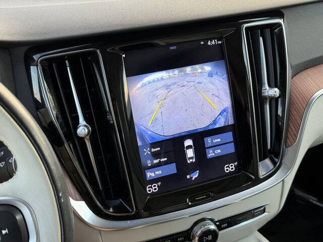 2022 Volvo S60 B5 Momentum