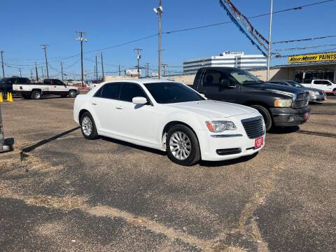 2013 Chrysler 300 for sale at Tracy's Auto Sales in Waco TX