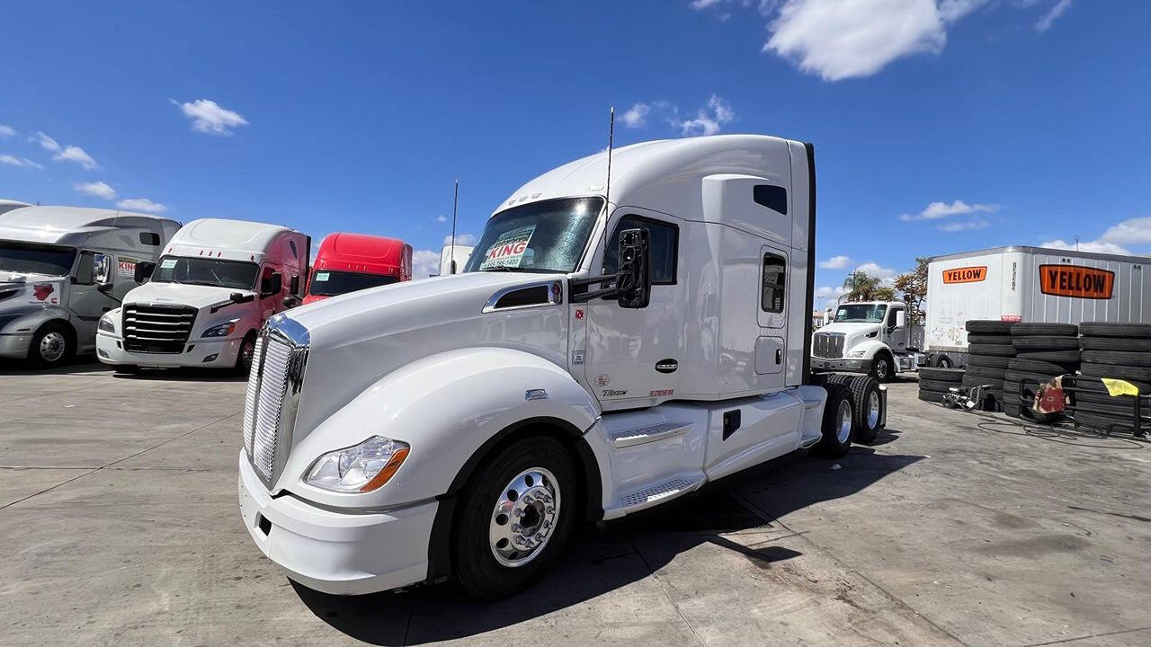 2022 Kenworth T680 for sale at KING TRUCK TRAILER SALES in Bakersfield, CA