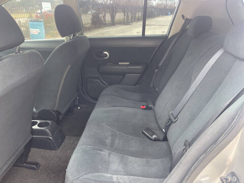 2010 Nissan Versa 1.8 S