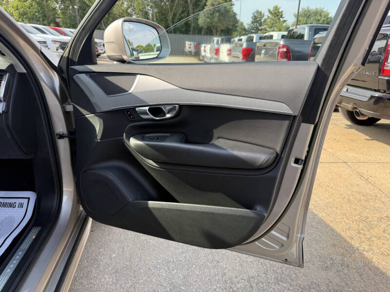 2023 Volvo XC90 B5 Core
