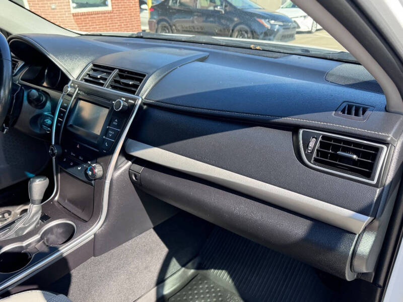 2016 Toyota Camry SE