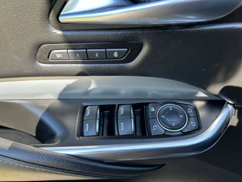 2022 Cadillac XT4 Premium Luxury