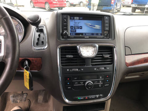 2012 Chrysler Town and Country Touring