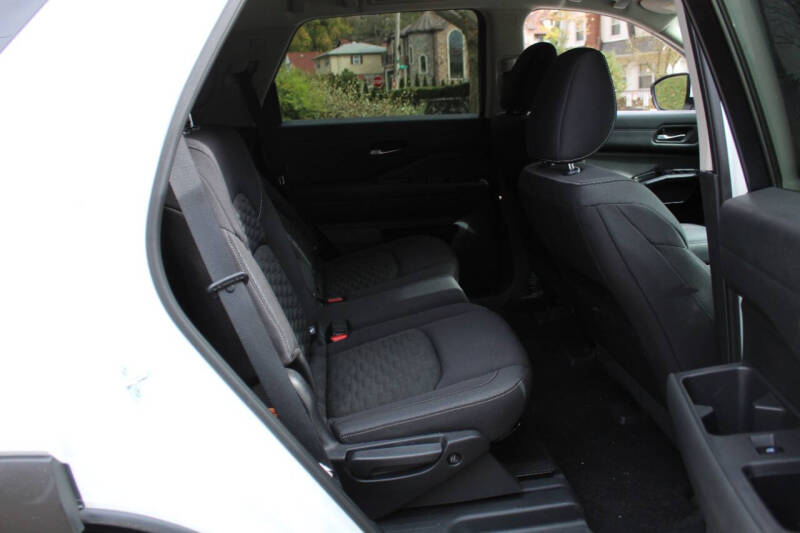 2022 Nissan Pathfinder SV