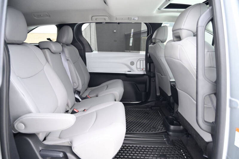 2025 Toyota Sienna XLE 8-Passenger