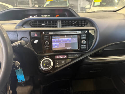 2016 Toyota Prius c One