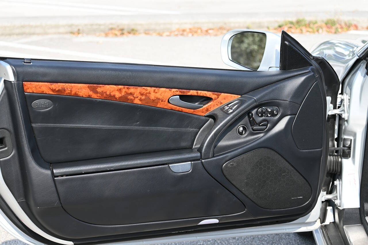 2011 Mercedes-Benz SL-Class 16