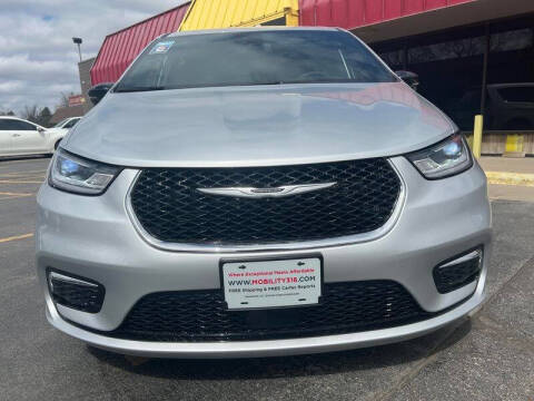 2024 Chrysler Pacifica Touring