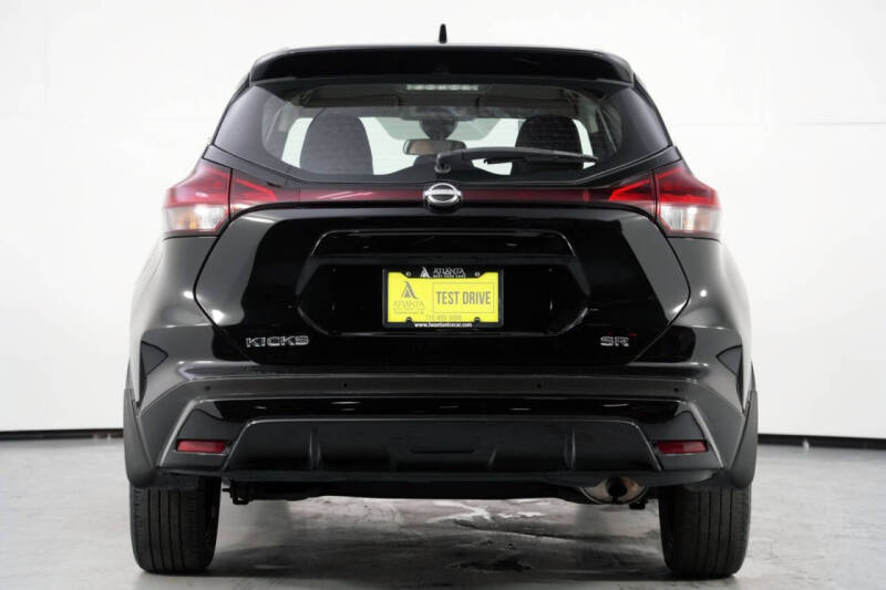 2022 Nissan Kicks SR