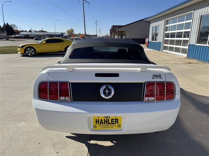 2006 Ford Mustang V6 Deluxe