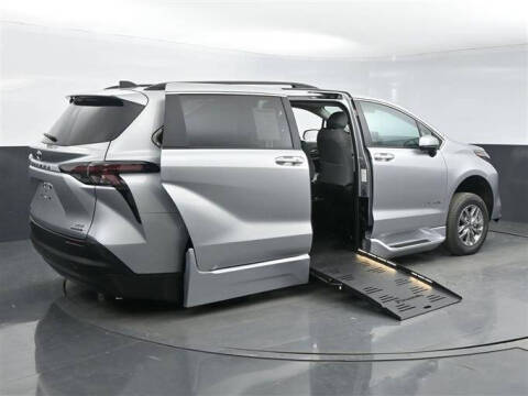 2024 Toyota Sienna XLE 8-Passenger