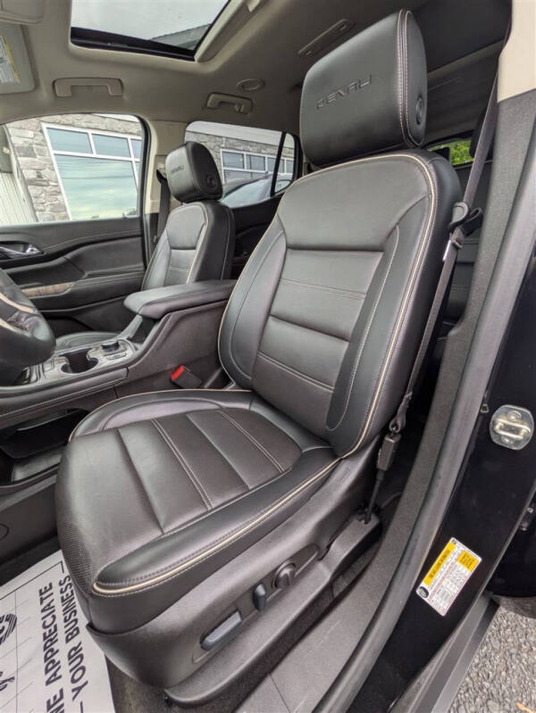 2023 GMC Acadia Denali
