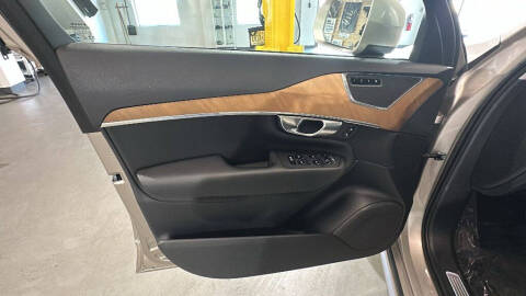2023 Volvo XC90 B5 Plus Bright Theme