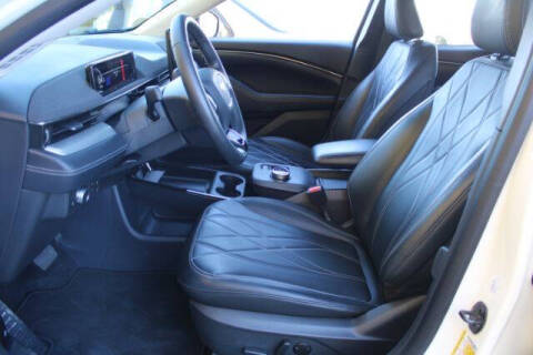 2022 Ford Mustang Mach-E Select