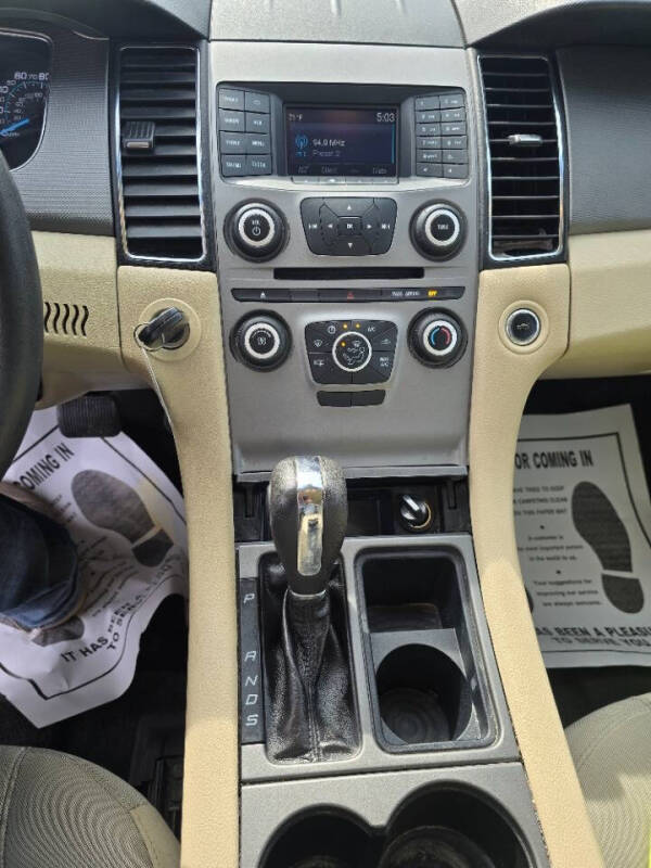 2015 Ford Taurus SE