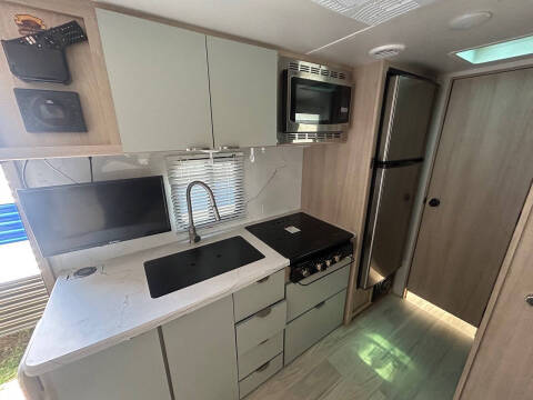 2023 Winnebago Minnie
