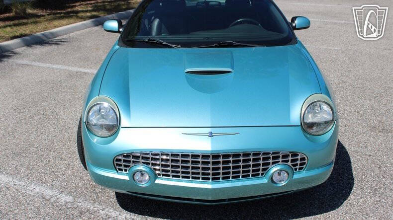 2002 Ford Thunderbird Deluxe