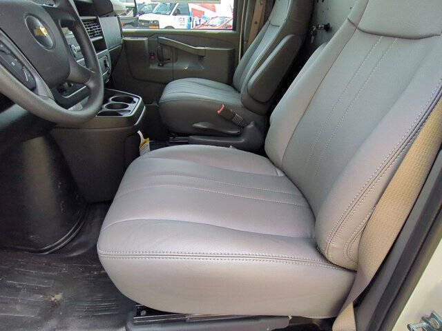 2025 Chevrolet Express 2500