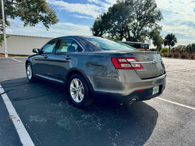 2015 Ford Taurus SE