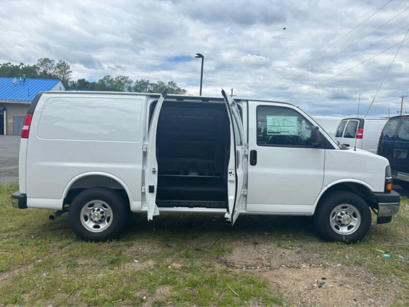 2025 Chevrolet Express 2500