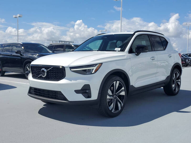 2026 Volvo XC40 B4 Plus