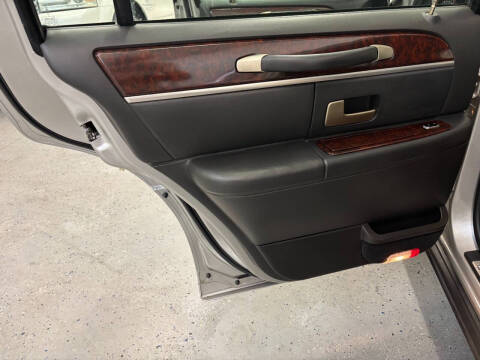 2006 Lincoln Town Car Signature Limited