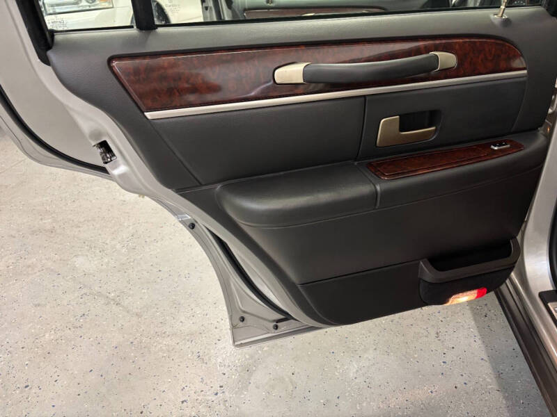 2006 Lincoln Town Car Signature Limited