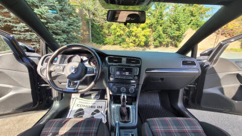 2017 Volkswagen Golf GTI Sport