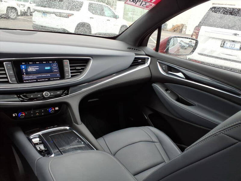 2024 Buick Enclave Essence