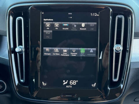 2022 Volvo XC40 T5 Momentum