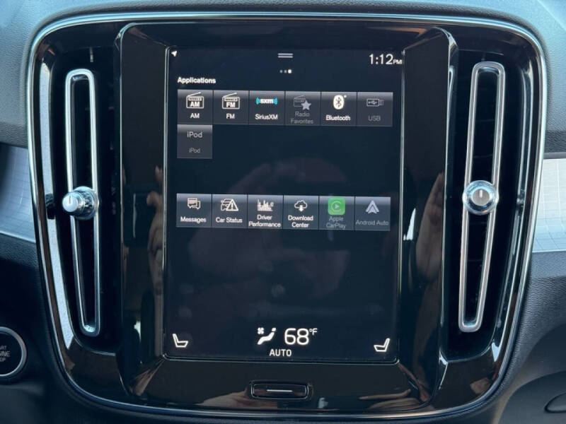 2022 Volvo XC40 T5 Momentum