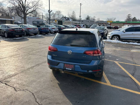 2019 Volkswagen Golf SE