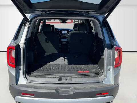 2023 GMC Acadia SLT