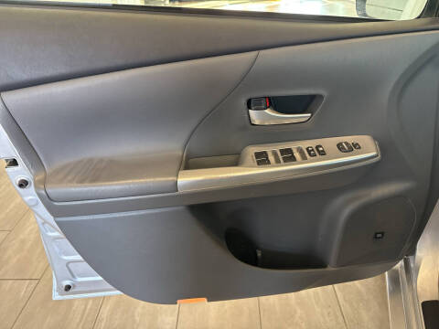 2014 Toyota Prius v Five