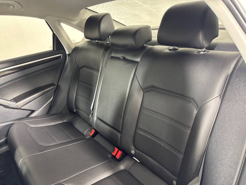 2019 Volkswagen Passat SE R-Line