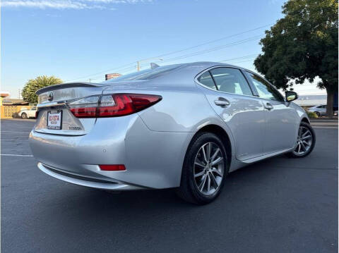 2016 Lexus ES 300h