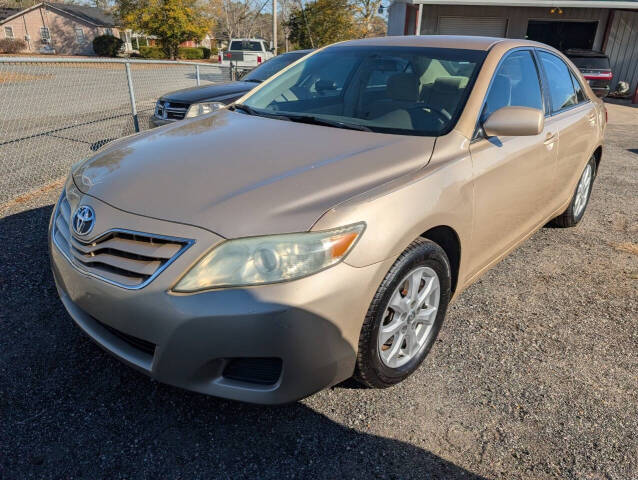 2011 Toyota Camry LE's photo