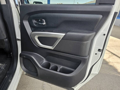 2022 Nissan Titan SV