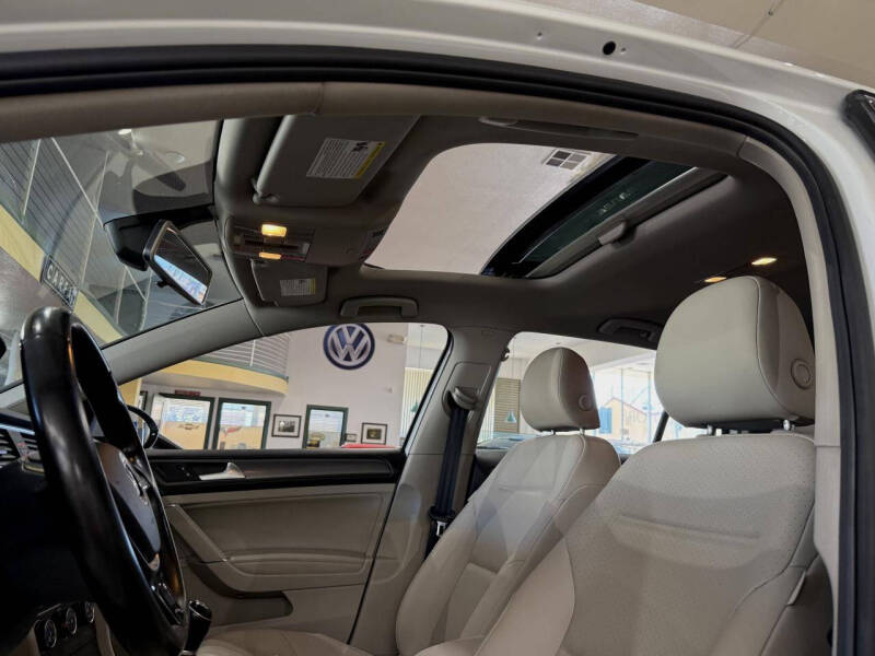 2018 Volkswagen Golf TSI SE