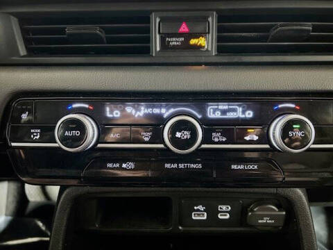 2023 Honda Pilot EX-L w/Rear Captain's Chairs