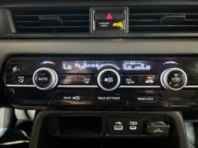 2023 Honda Pilot EX-L w/Rear Captain's Chairs