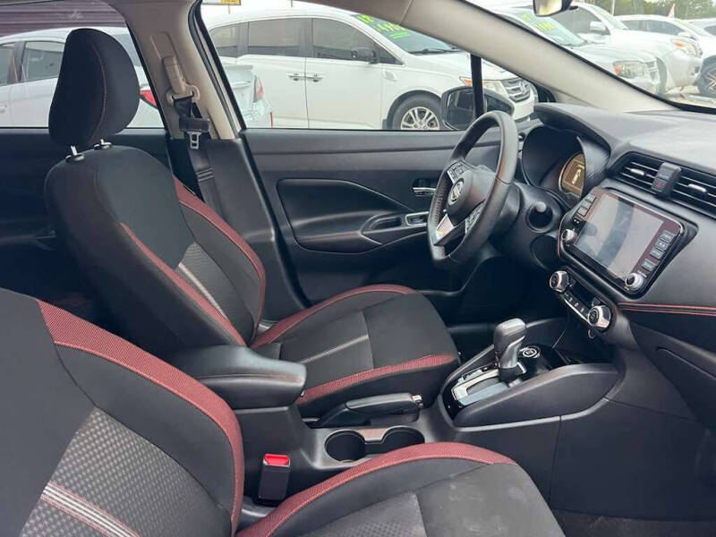 2025 Nissan Versa SR