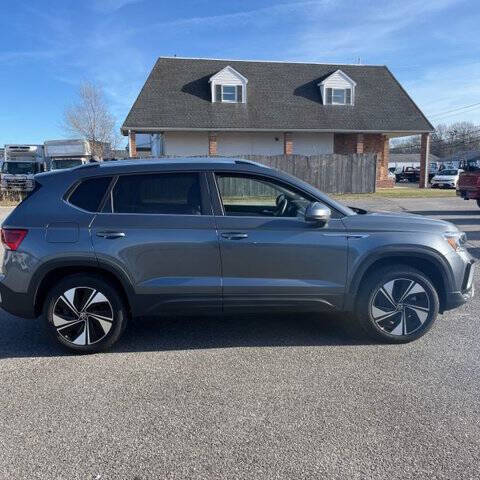 2024 Volkswagen Taos SE 4Motion