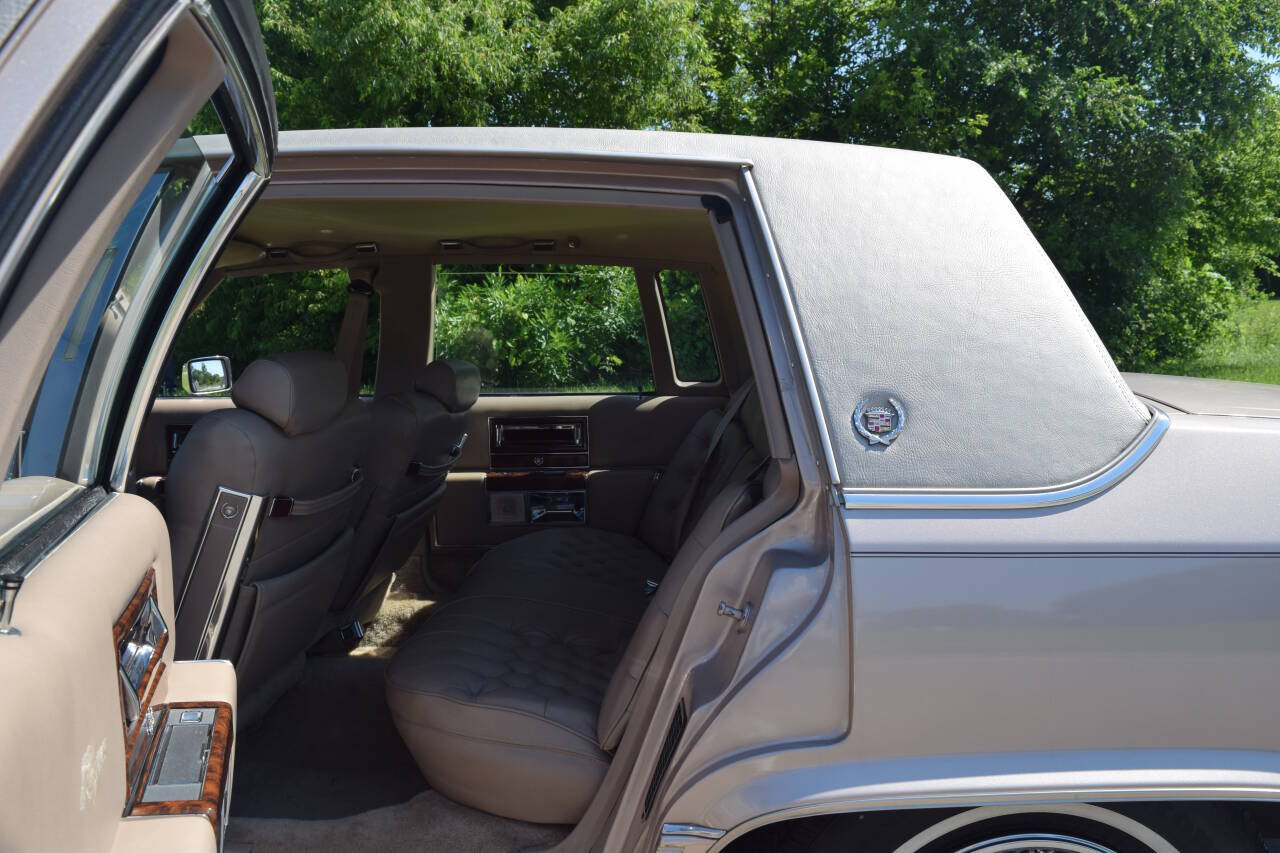 1991 Cadillac Brougham 118