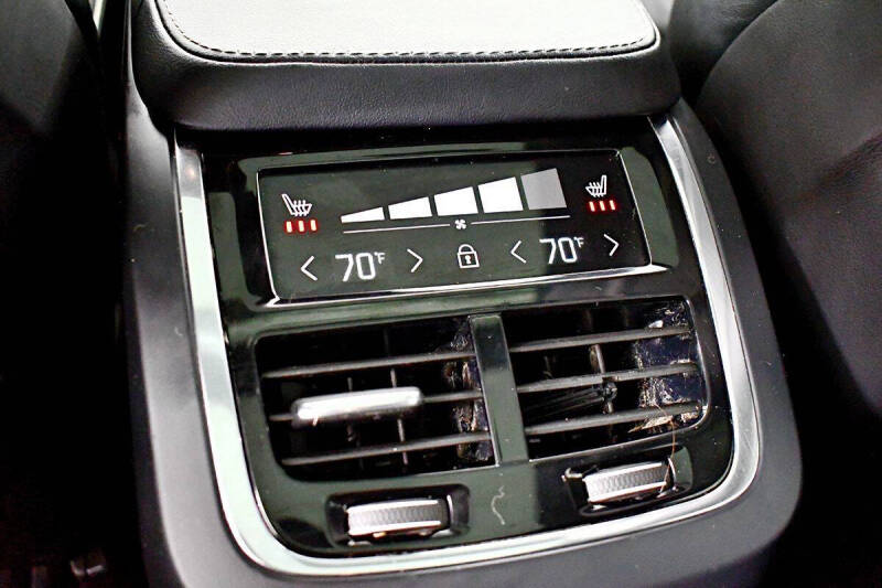 2022 Volvo XC90 Recharge T8 R-Design